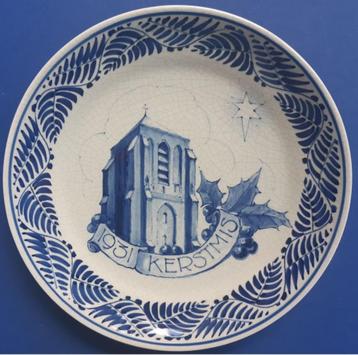 Kerstmis 1931 Porceleyne Fles 18cm (2) Kerktoren hulstblad beschikbaar voor biedingen