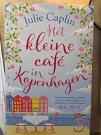 Het kleine café in Kopenhagen - Julie Caplin, Boeken, Romans, Ophalen of Verzenden, Zo goed als nieuw, Nederland