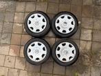 Set winterbanden op stalen velgen – Volkswagen (205/55 R16), Auto-onderdelen, Banden en Velgen, Ophalen, 16 inch, Banden en Velgen
