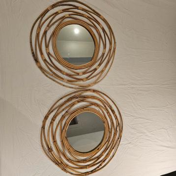 2 Rotan Spiegels - Zo Goed Als Nieuw! beschikbaar voor biedingen