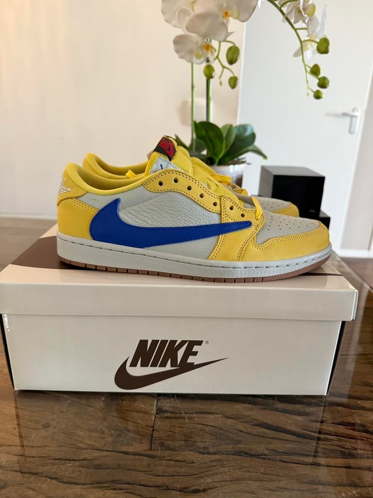 Jordan 1 Retro Low OG SP Travis Scott Canary (Women's) 41, Ophalen of Verzenden, Nieuw, Overige kleuren