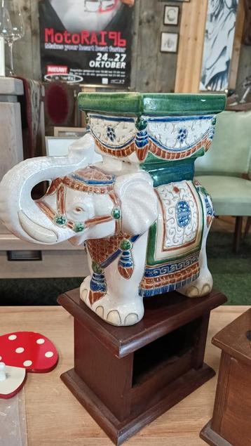 Olifantjes beschikbaar voor biedingen