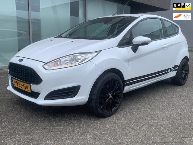 Ford Fiesta 1.25 AIRCO BJ 12-2017 APK 4-2026, Auto's, Ford, Te koop, Fiësta, ABS, Airbags, Airconditioning, Boordcomputer, Centrale vergrendeling