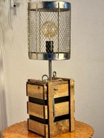 Vloerlamp “Op bierkistje", Gebruikt, Metaal, Ophalen of Verzenden, Minder dan 100 cm