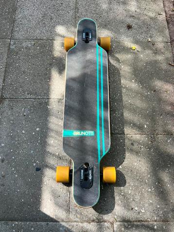 Brunotti skateboard beschikbaar voor biedingen