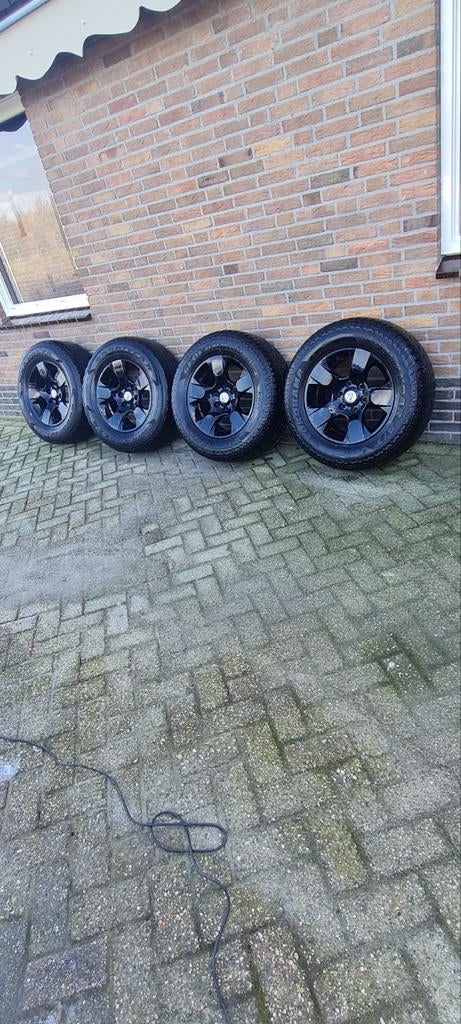 Dodge Ram zwarte velgen 18 inch - 6 gaats, Auto-onderdelen, Banden en Velgen, 18 inch, Gebruikt, Banden en Velgen, Ophalen of Verzenden