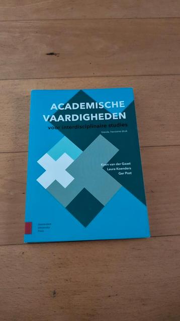 Academische vaardigheden voor interdisciplinaire studies beschikbaar voor biedingen