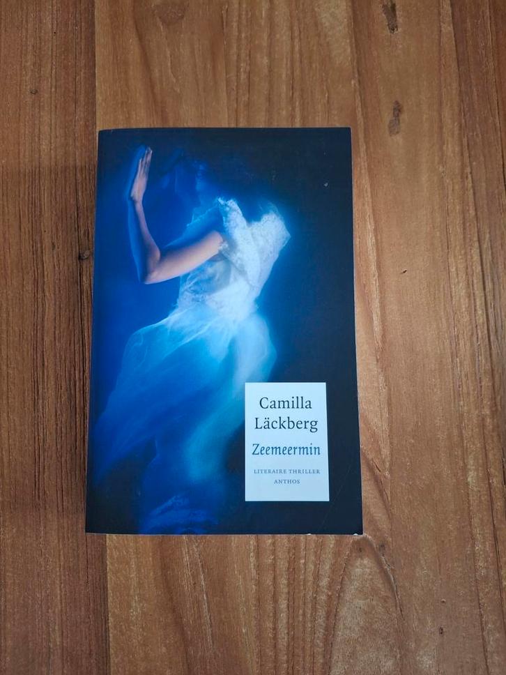 Camilla Läckberg - Zeemeermin 2+1 actie 2013, Boeken, Thrillers, Zo goed als nieuw, Ophalen of Verzenden