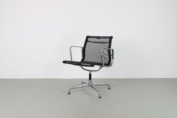 Vitra Eames EA 108 , zwart Netweave, Aluminium, Huis en Inrichting, Stoelen, Gebruikt, Vijf, Zes of meer stoelen, Kunststof, Zwart
