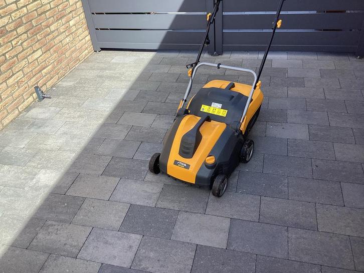 Stiga Verticuteermachine + Beluchtingsrol, Tuin en Terras, Grasmaaiers, Gebruikt, Elektrische grasmaaier, 40 t/m 49 cm, Ophalen