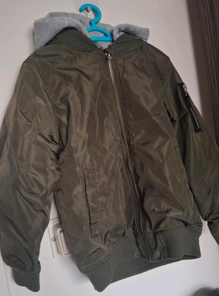 Jongensjas Maat 122, Kinderen en Baby's, Kinderkleding | Maat 122, Zo goed als nieuw, Jongen, Jas, Ophalen