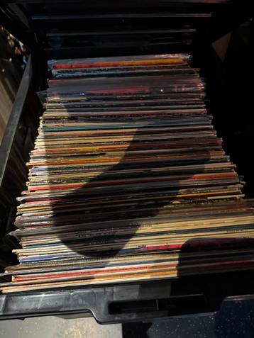 Te koop gevraagd vinyl en cd en stereo apparatuur beschikbaar voor biedingen