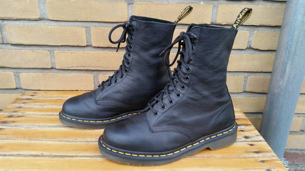 Dr. Martens mat zwart 10 gaats veterboots maat 39, Kleding | Dames, Schoenen, Zwart, Ophalen of Verzenden, Dr. Martens, Zo goed als nieuw
