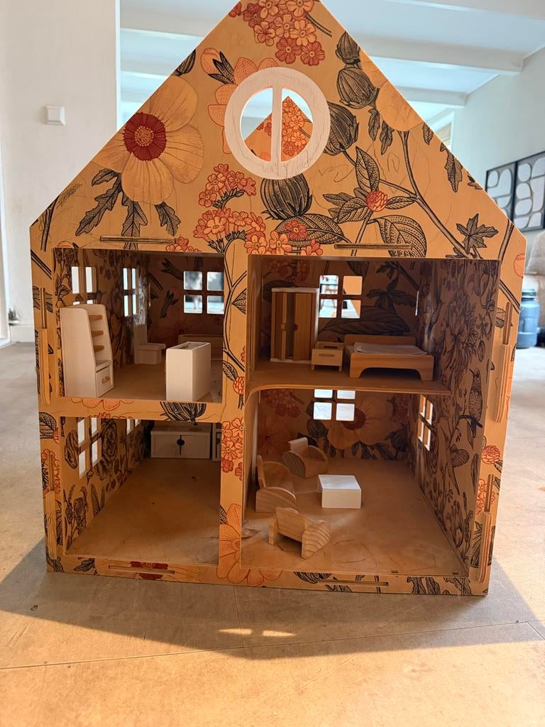 Leuk poppenhuis deugniet &co, Ophalen, Gebruikt, Poppenhuis