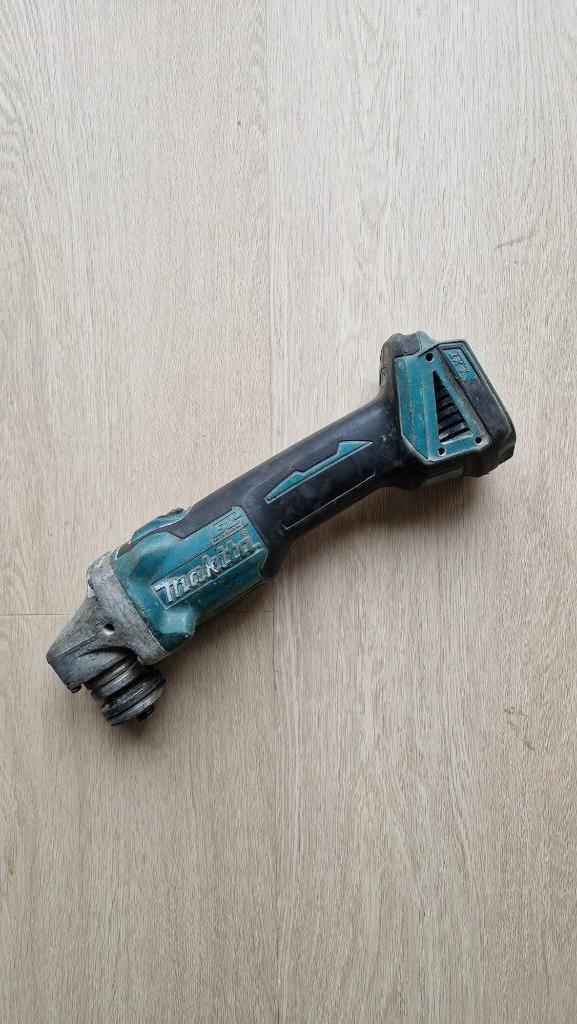Makita haakse slijper DGA504, Doe-het-zelf en Verbouw, Gereedschap | Slijpmachines, Gebruikt, Haakse handslijpmachine, Ophalen of Verzenden