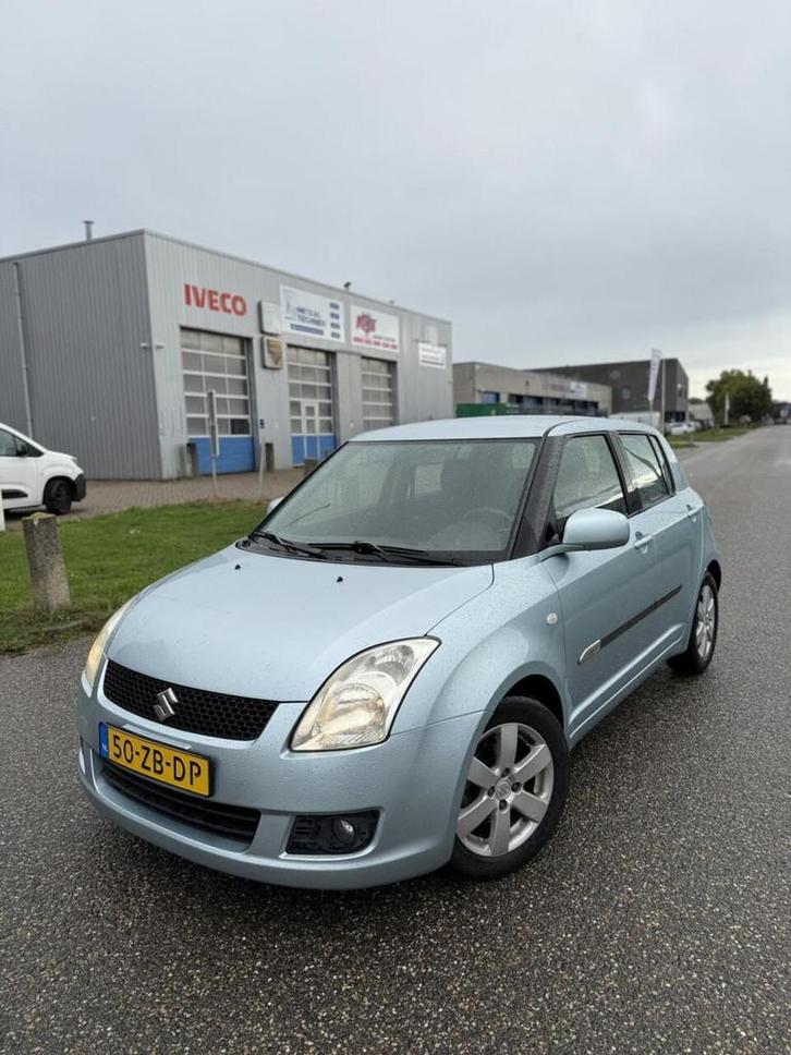 Suzuki Swift 1.3 5-deurs CarPlay Airco Camera BOMVOL OPTIES, Auto's, Suzuki, Bedrijf, Te koop, Swift, ABS, Airbags, Alarm, Emergency brake assist