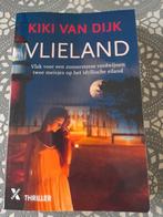 boek kiki van dijk - vlieland, Boeken, Thrillers, Ophalen of Verzenden, Zo goed als nieuw, Nederland