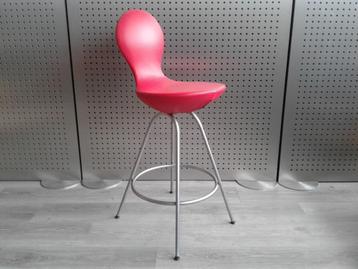 1x Variér (Stokke) Eight (Rood Leer), in Nieuwstaat! beschikbaar voor biedingen