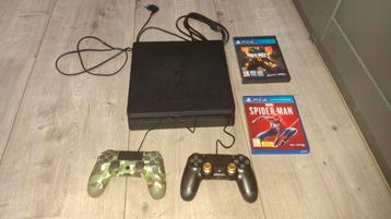 PS4 Slim + 2 Controllers + Games - Nette Staat! beschikbaar voor biedingen