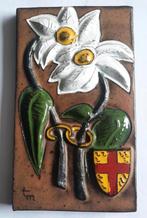 Vintage keramische wandtegel bloemen, ringen en wapenschild, Antiek en Kunst, Ophalen of Verzenden