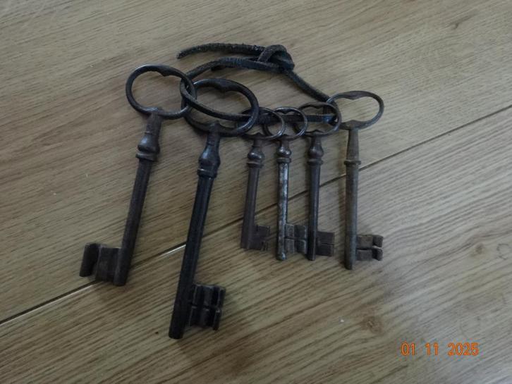 6 oude cipier- of voordeursleutels, Doe-het-zelf en Verbouw, Hang- en Sluitwerk, Gebruikt, Slot, IJzer, Ophalen