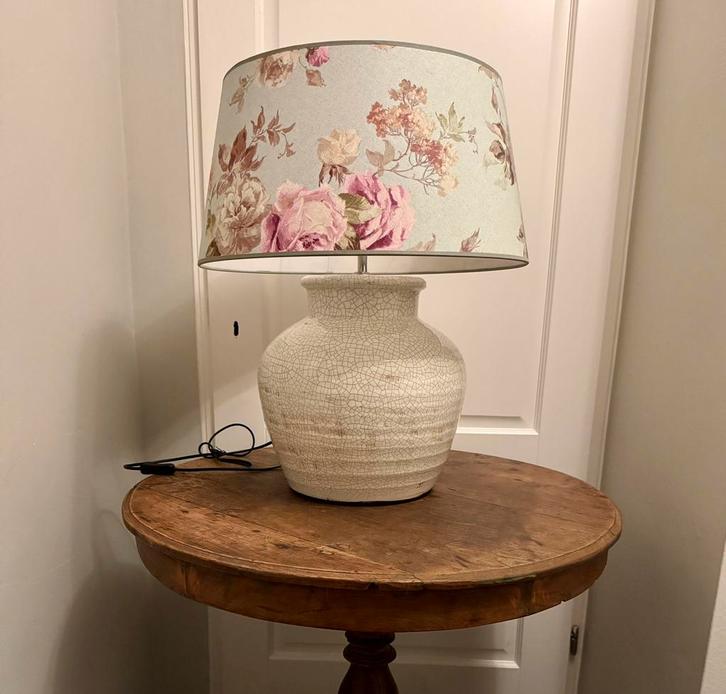 Landelijke Kruiklamp met Bloemenkap, Antiek en Kunst, Antiek | Lampen, Ophalen