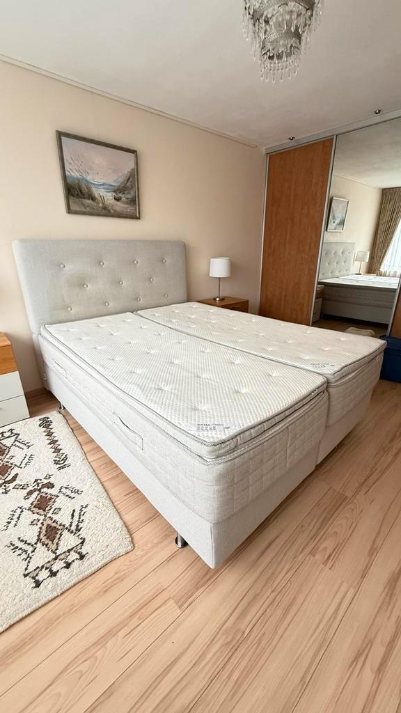 IKEA tweepersoonsbed Sultan met matrassen, Huis en Inrichting, Slaapkamer | Bedden, Gebruikt, Tweepersoons, 160 cm, 200 cm, Stof
