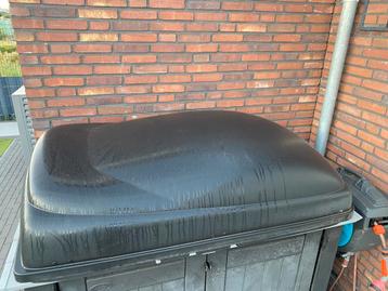 Brede dakkoffer beschikbaar voor biedingen
