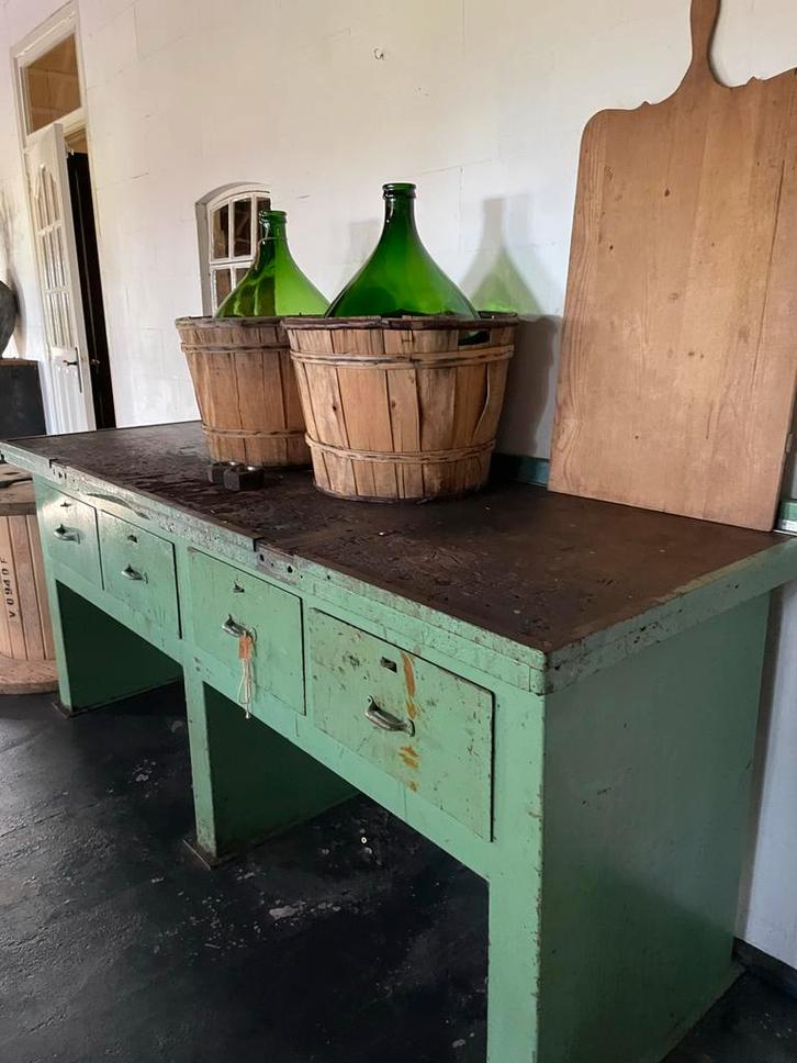 Oude werkbank met karakter, Antiek en Kunst, Antiek | Meubels | Tafels, Ophalen of Verzenden