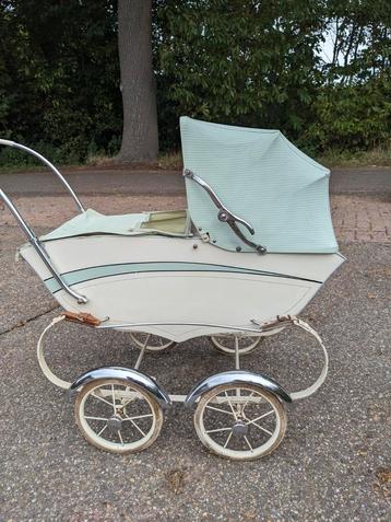 Kinder/poppenwagen vintage  beschikbaar voor biedingen