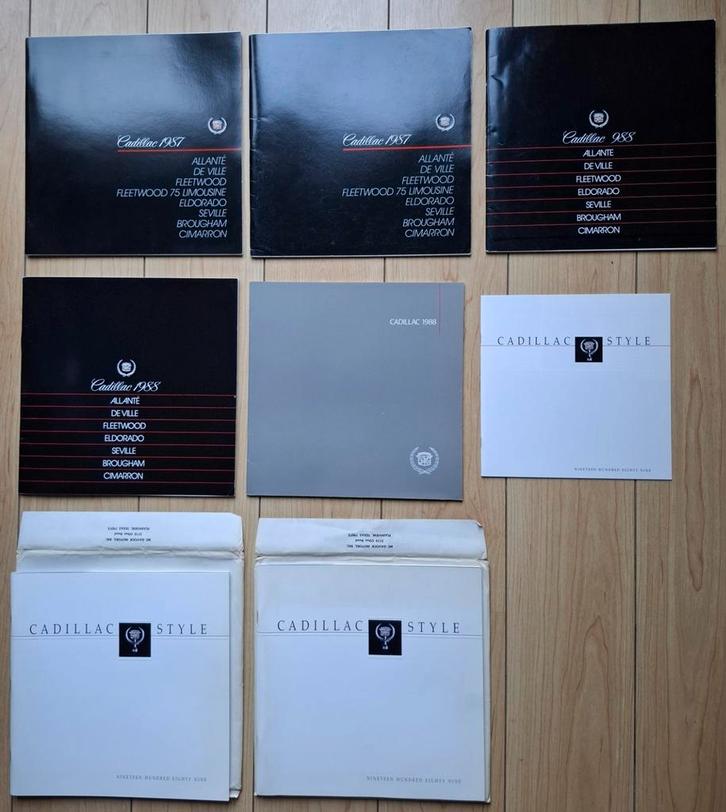 Cadillac,  40 items 2001 t/m 2004.  € 70,--, Boeken, Auto's | Folders en Tijdschriften, Zo goed als nieuw, Overige merken, Ophalen of Verzenden