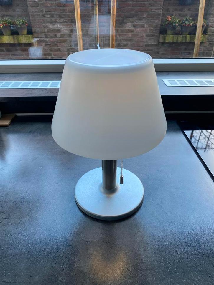 Mooie witte tafellamp op zonne-energie, Huis en Inrichting, Lampen | Tafellampen, Nieuw, Minder dan 50 cm, Kunststof, Ophalen of Verzenden