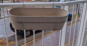 Plantenbak voor balkon beschikbaar voor biedingen