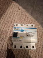 Hager aardlekschakelaar 40a 30 ma 4 polig, Hobby en Vrije tijd, Ophalen of Verzenden, Zo goed als nieuw