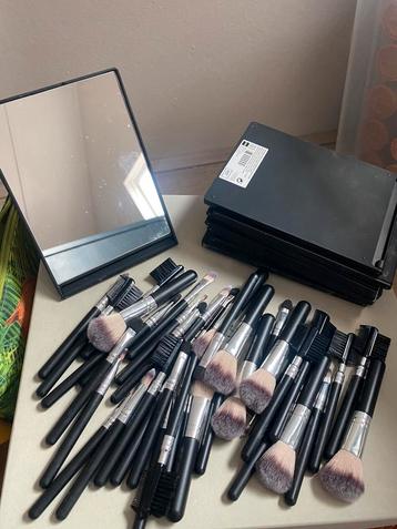 Make up set: spiegels en kwasten beschikbaar voor biedingen