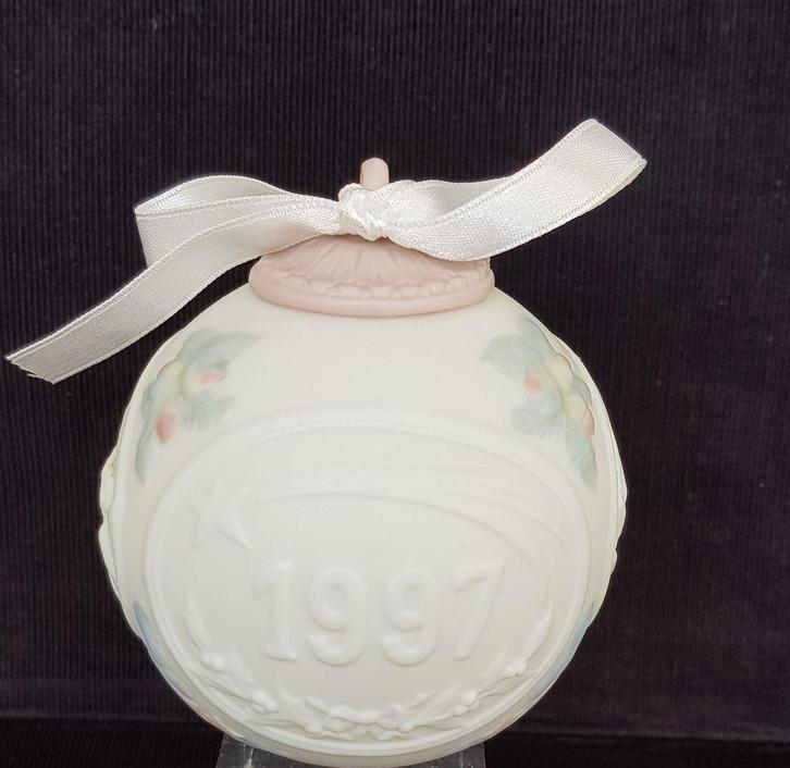 Lladro kerstbal 1997, ong. 9 cm, Diversen, Kerst, Zo goed als nieuw, Ophalen of Verzenden