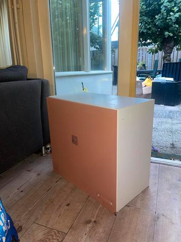 Keukenkastje / Hangkast beschikbaar voor biedingen