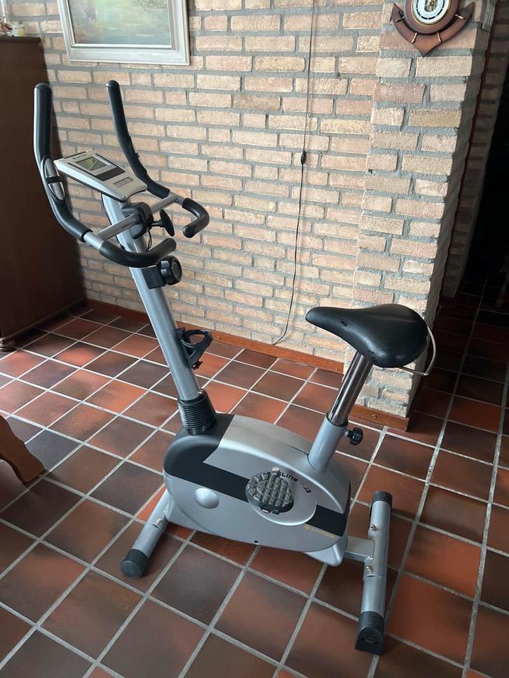 Hometrainer - Fitnessapparaat voor thuis, Sport en Fitness, Fitnessapparatuur, Gebruikt, Hometrainer, Benen, Metaal, Ophalen