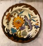 Kleurrijk Plateel bord met decor van bloemen, Ophalen of Verzenden