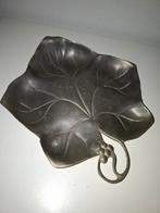 Tinnen schaal bladmotief, Ophalen