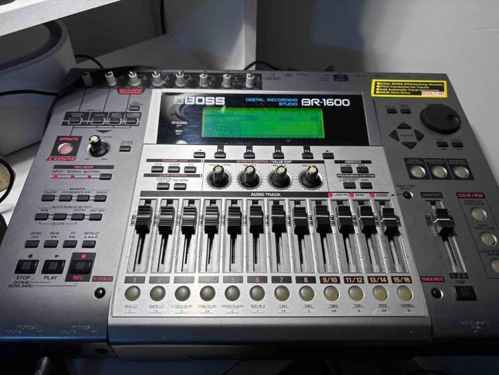 BOSS BR-1600CD Digitale 16 sporen recorder, Muziek en Instrumenten, Mengpanelen, Gebruikt, 10 tot 20 kanalen, Microfooningang