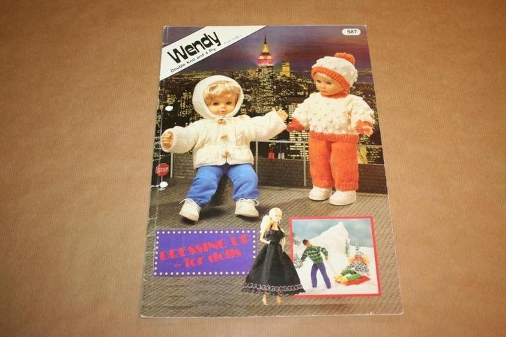 Wendy - Dressing up for dolls - Met patronen & NL vertaling, Boeken, Hobby en Vrije tijd, Gelezen, Breien en Haken, Ophalen of Verzenden