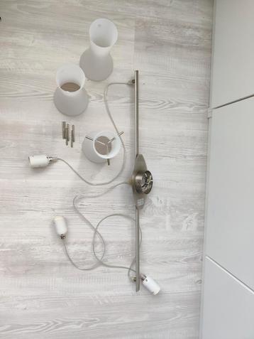 Hanglamp met 3 witglazen kelkjes 76 cm lang beschikbaar voor biedingen