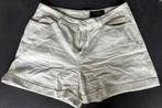 Korte broek, Wit, Ophalen of Verzenden, Zo goed als nieuw, W30 - W32 (confectie 38/40)