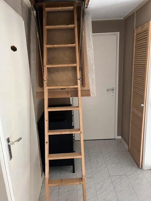 Mooie vurenhouten vlieringtrap, Doe-het-zelf en Verbouw, Ladders en Trappen, Zo goed als nieuw, 2 tot 4 meter, Ophalen