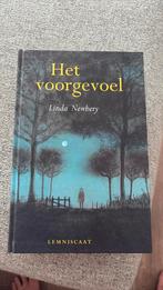 L. Newbury - Het voorgevoel, Ophalen of Verzenden, Zo goed als nieuw, L. Newbury
