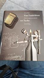 Van Tondeldoos tot Turbo - Aanstekers Historie Boek, Ophalen of Verzenden, Gelezen, Overige onderwerpen, Ad van Weert