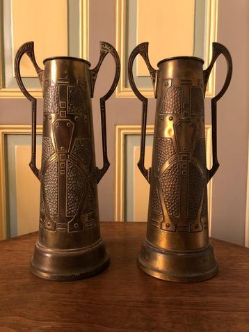 Art Nouveau koperen vazen beschikbaar voor biedingen