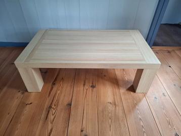 Mooie rechthoekige houten salontafel. 125x70cm.  beschikbaar voor biedingen