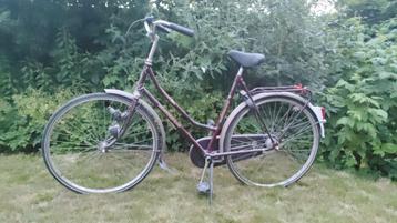 Dames fiets beschikbaar voor biedingen